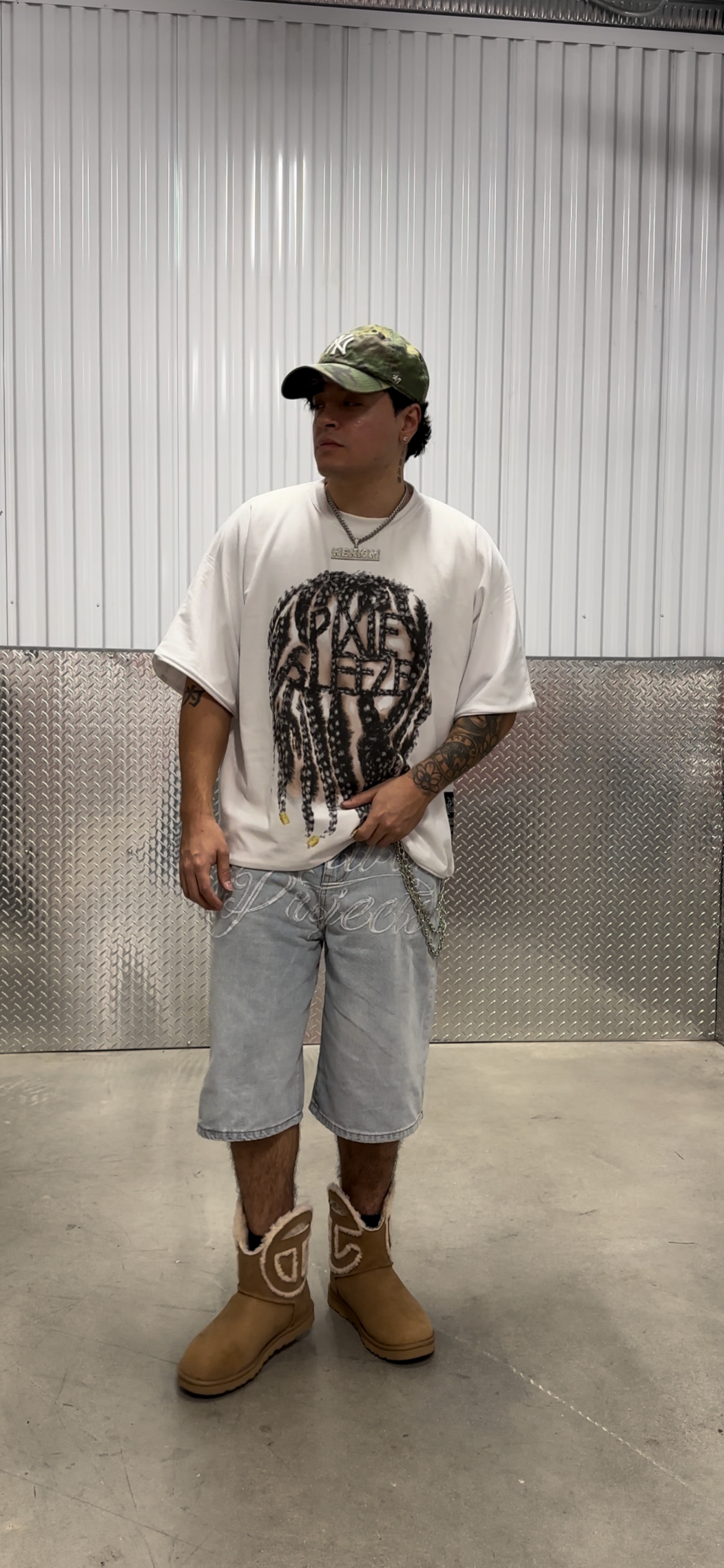 Oversized Pixie Sleeze streetwear shirt – bold braid design graphic tee with label patch detail