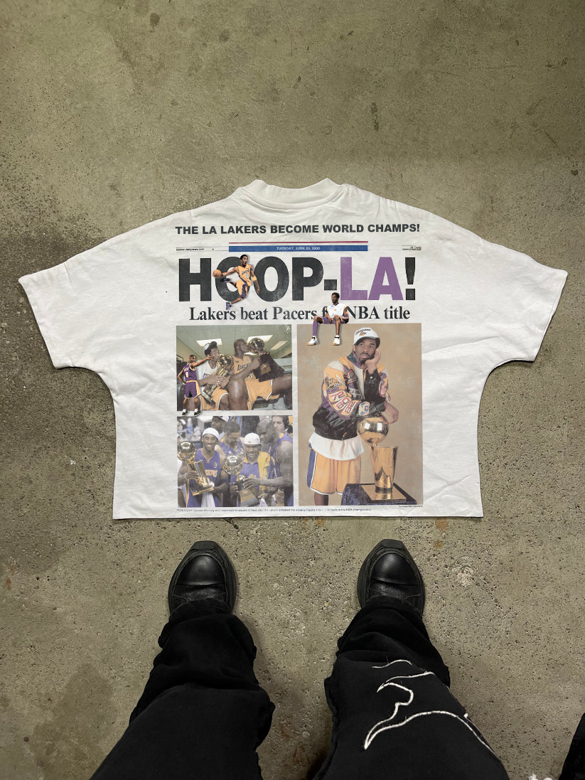 Retro LA Lakers 2000 NBA Champions Kobe Bryant graphic tee – newspaper print oversized streetwear shirt